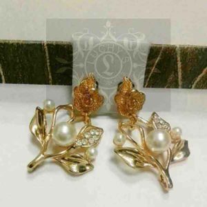 Women Handmade Pear Studded Gold Earrings