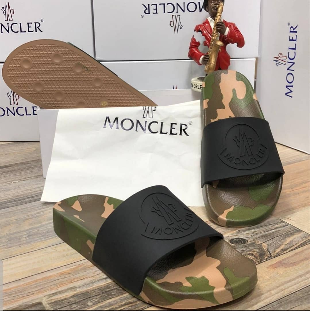MONCLER MEN'S PALMS SLIPPERS | Cart Rollers