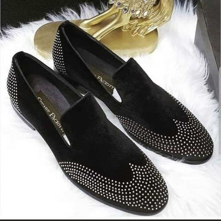 Stone Shoes - Black in Black - Taylor