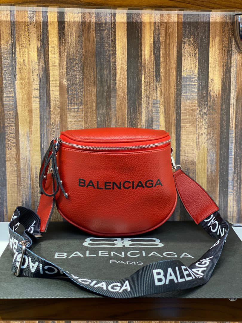 Balenciaga Duty Free M tote bag for Women - Beige in UAE | Level Shoes
