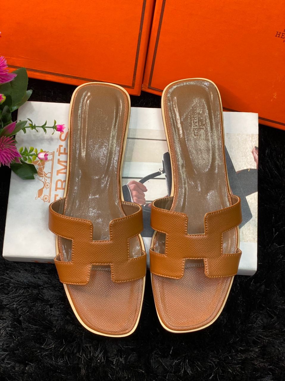 Stylish Leather Slipper Thong Sandals For Men And Women Perfect For Summer  Beach And Indoor Wear Available In Sizes 35 45 With Box 2023 Collection  From Running__shoe, $8.24 | DHgate.Com