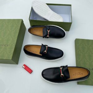MEN'S CLASSIC LEATHER LOAFER