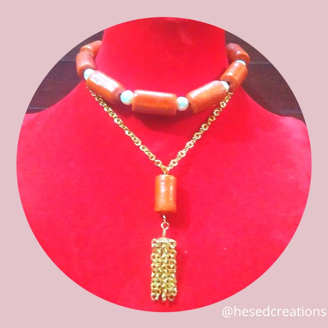 Coral-pearl choker African traditional beadwork