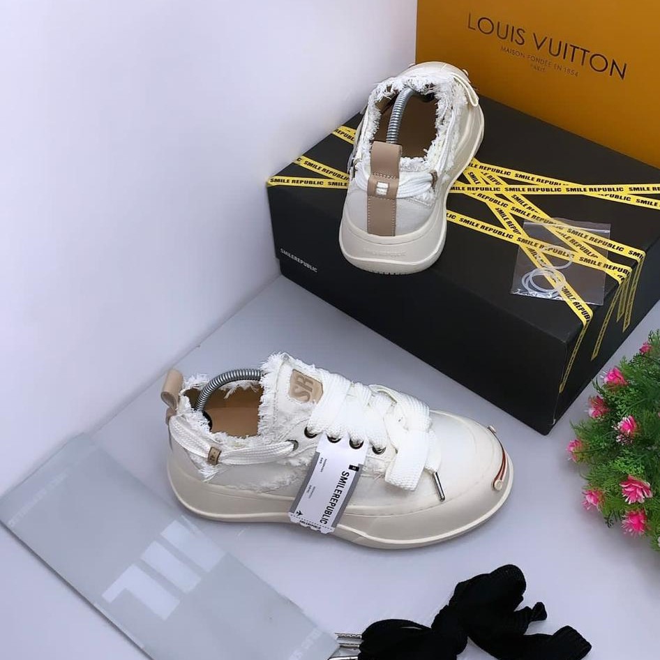 DESIGNERS LETTER PATCH LACE-UP CANVAS SNEAKERS